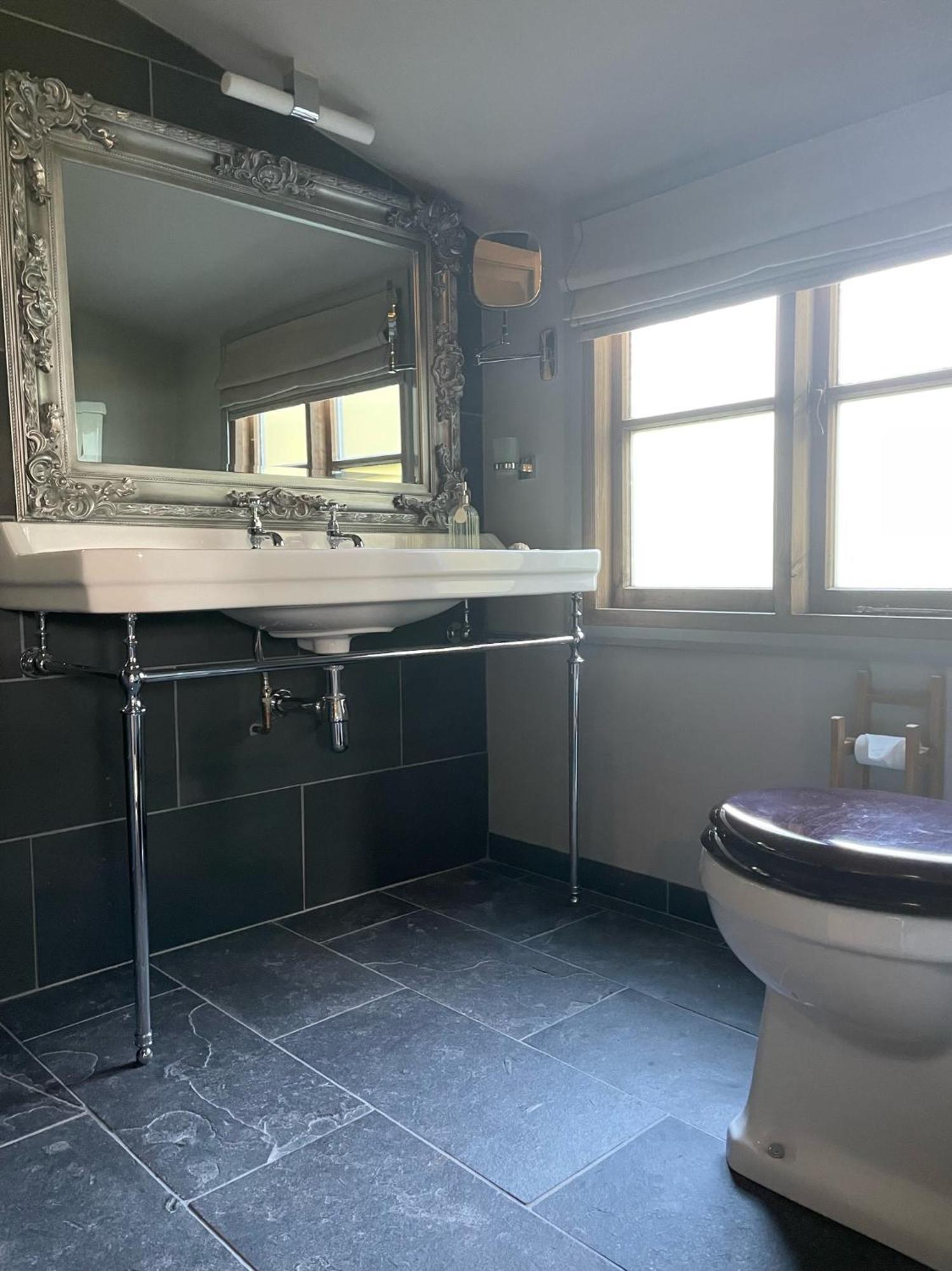 Вилла Faraway Follies Llandegla Экстерьер фото