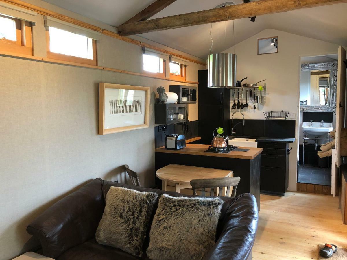 Вилла Faraway Follies Llandegla Экстерьер фото